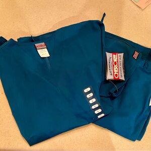 NWT- Cherokee Large unisex scrubs set. Great Deal!!